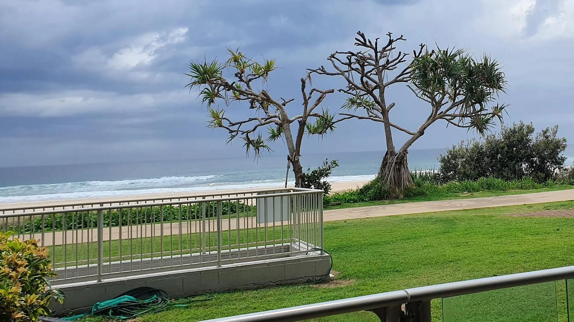 Pacific Surf Absolute Beachfront Apartments Gold Coast 3*,