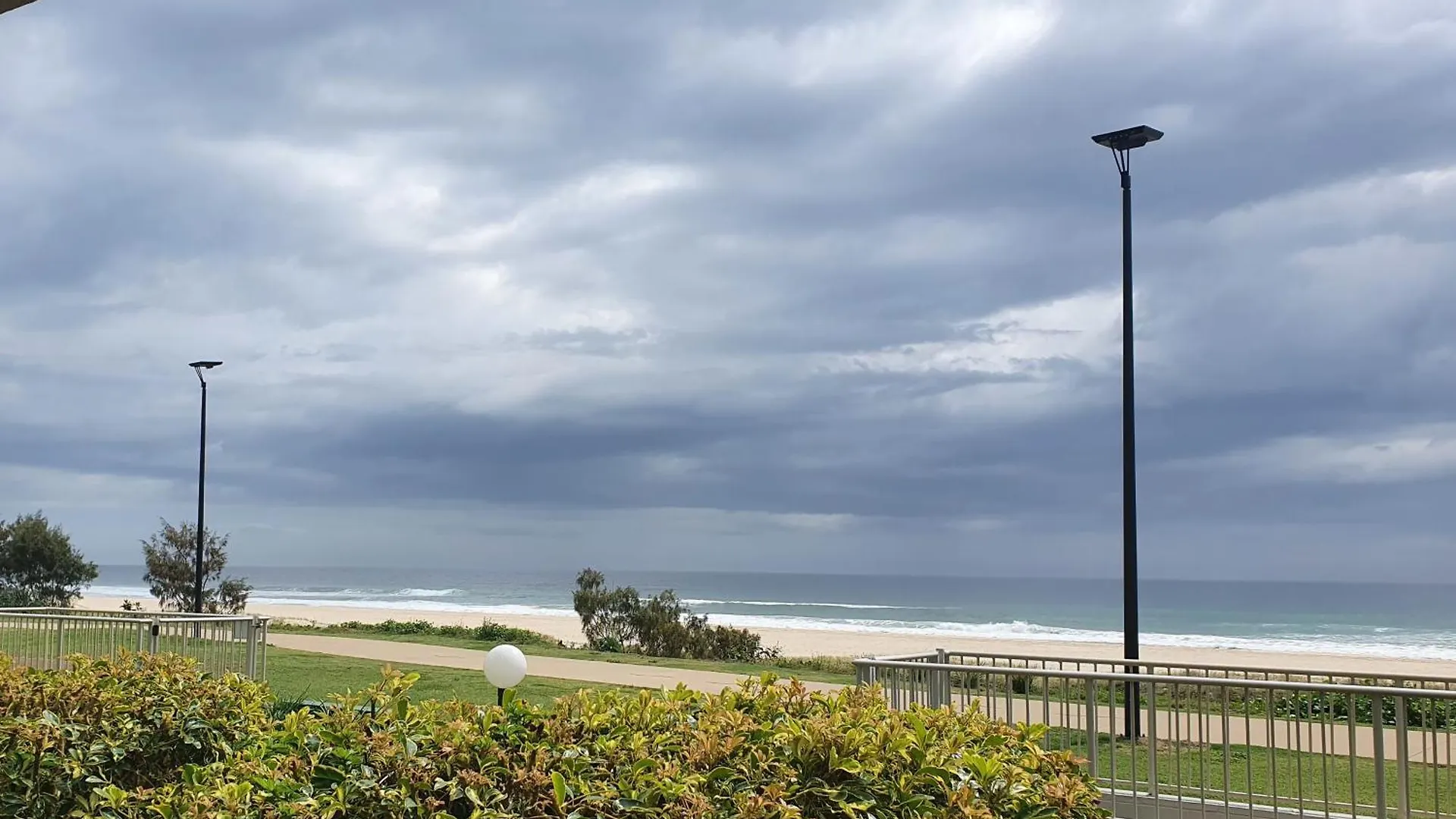 Pacific Surf Absolute Beachfront Apartments Gold Coast Aparthotel