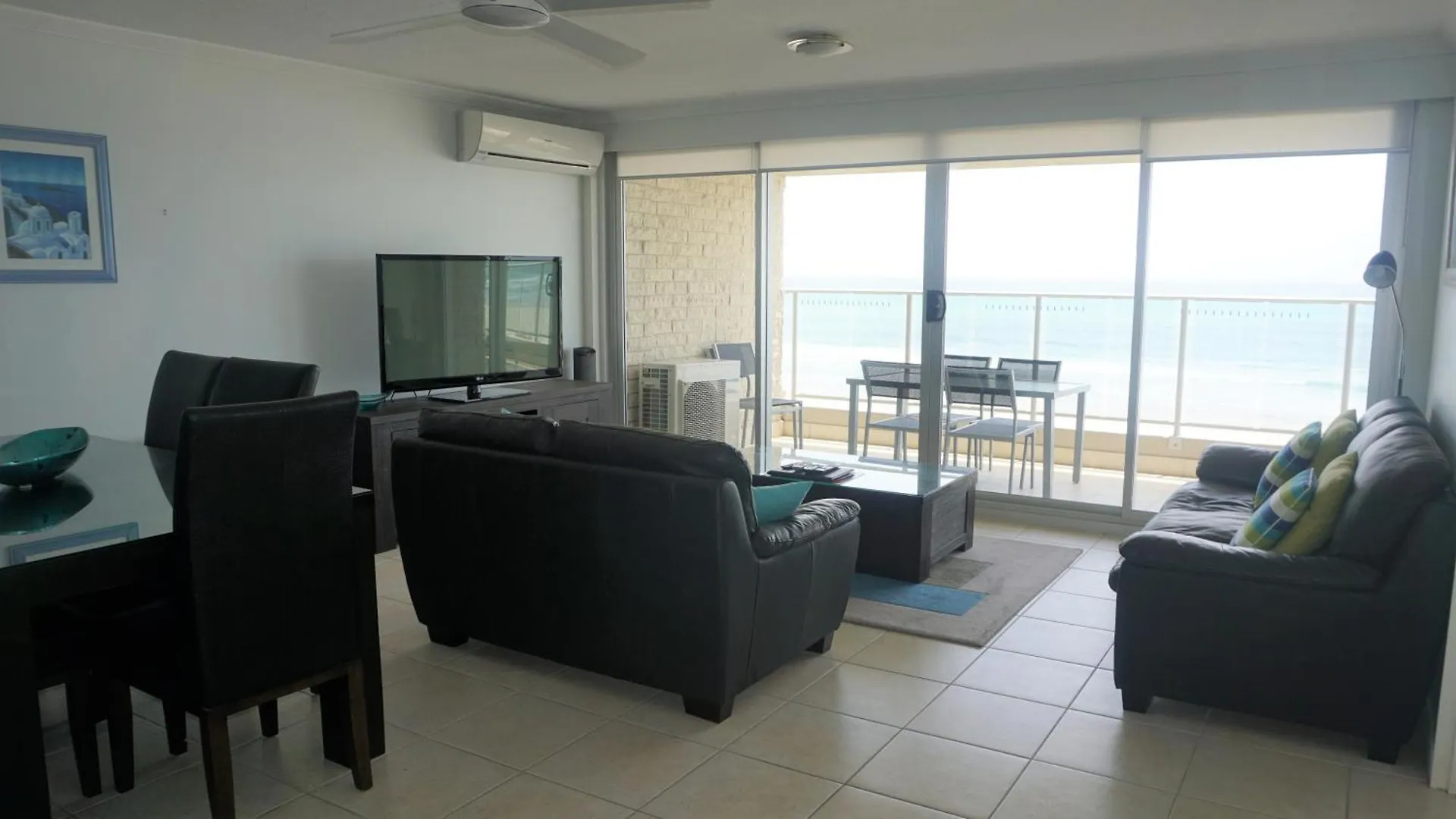 Aparthotel Pacific Surf Absolute Beachfront Apartments Gold Coast