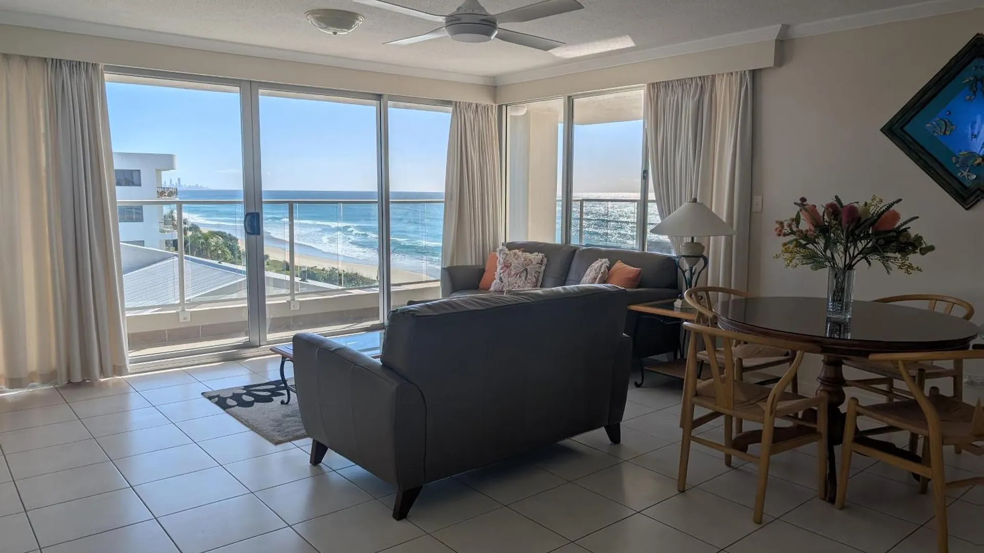 Pacific Surf Absolute Beachfront Apartments Gold Coast