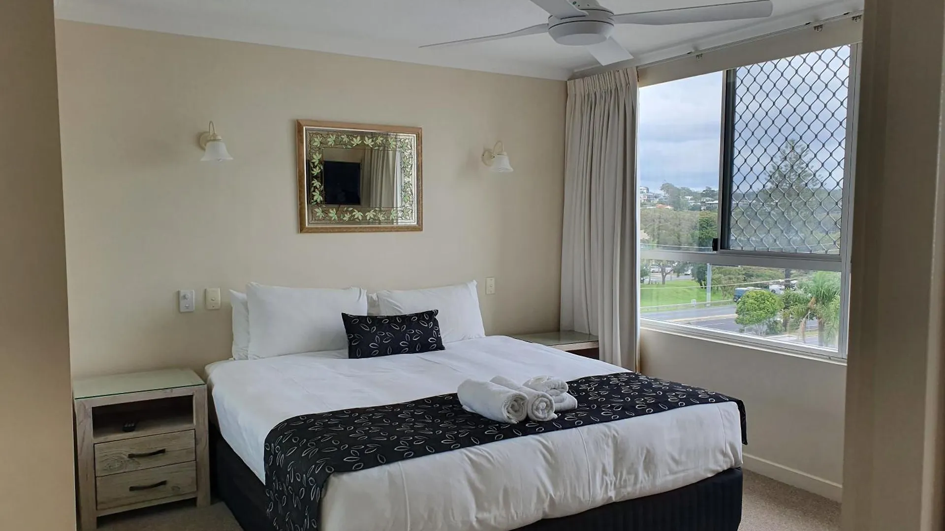 Aparthotel Pacific Surf Absolute Beachfront Apartments Gold Coast
