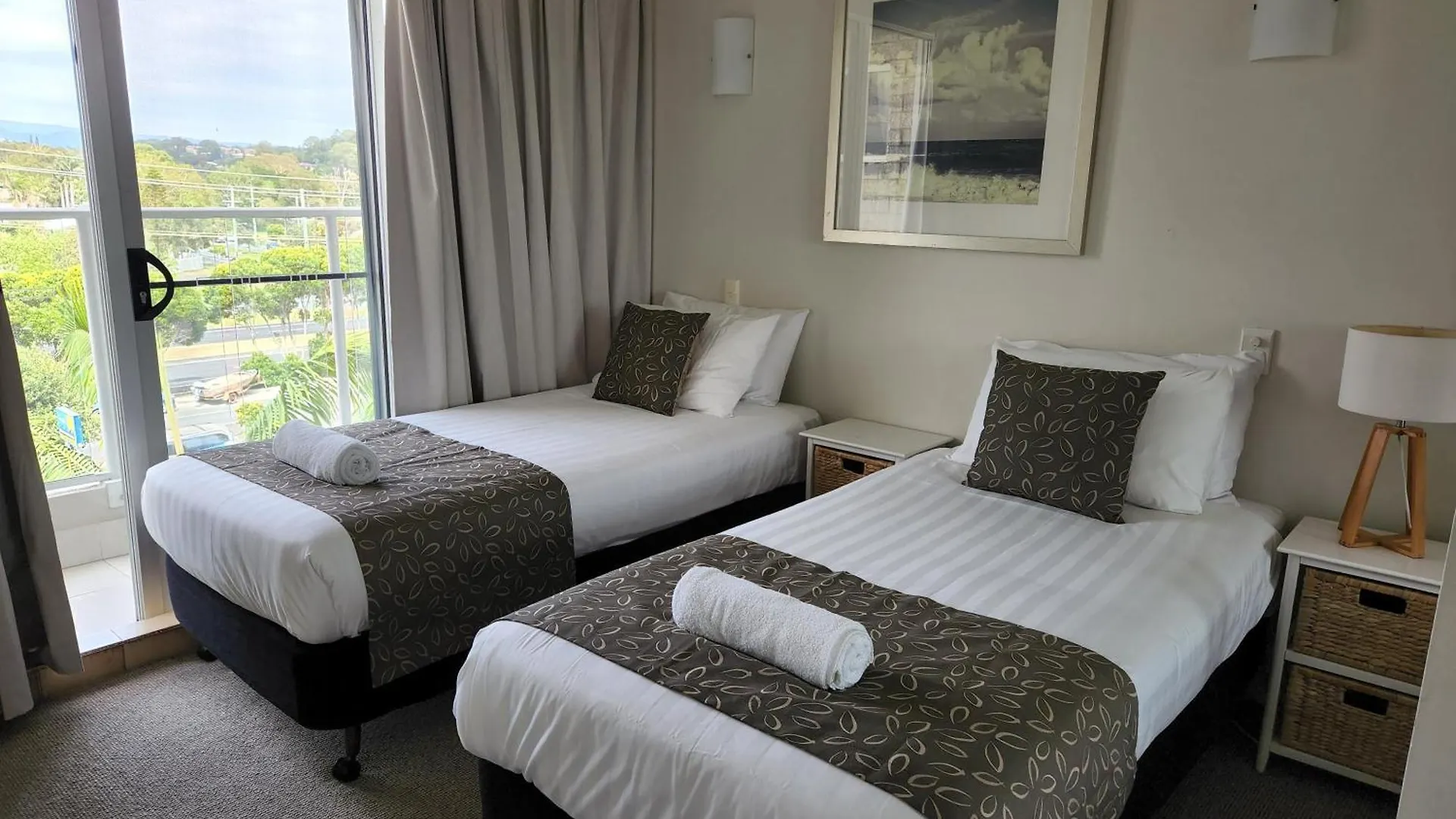 Pacific Surf Absolute Beachfront Apartments Gold Coast