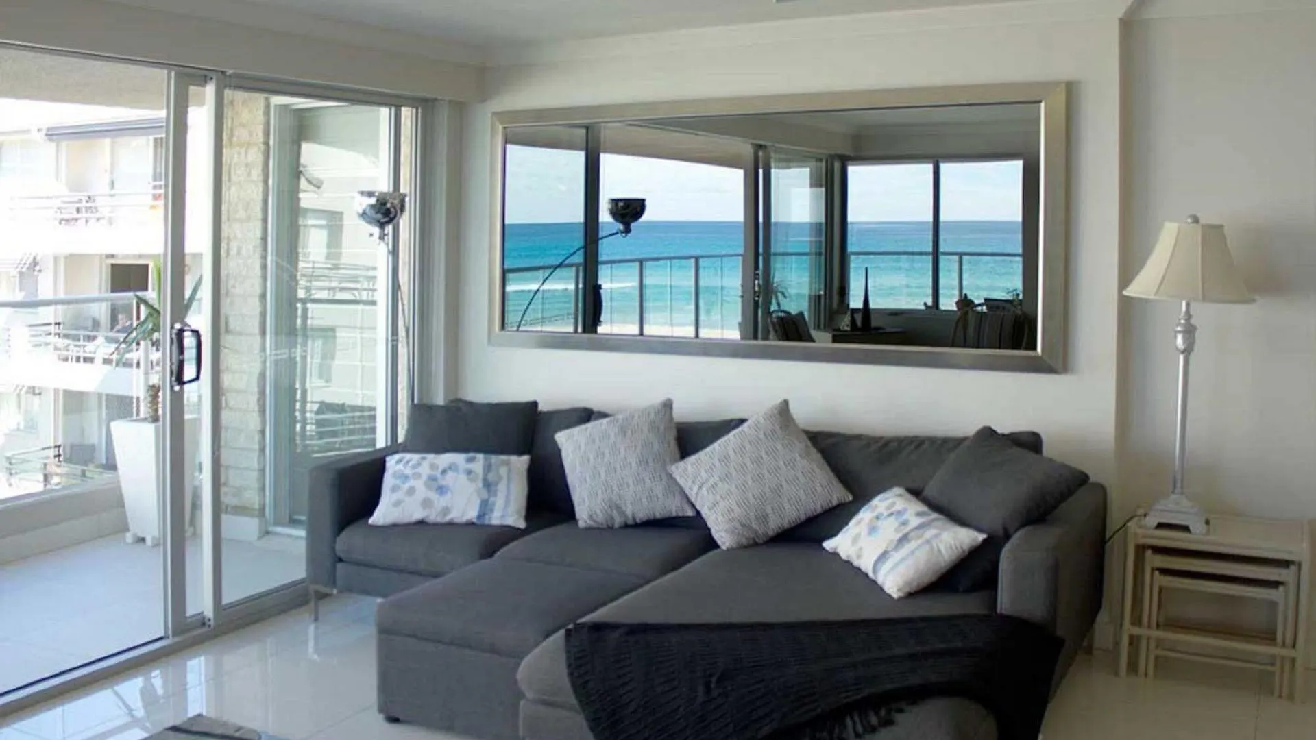 Aparthotel Pacific Surf Absolute Beachfront Apartments Gold Coast