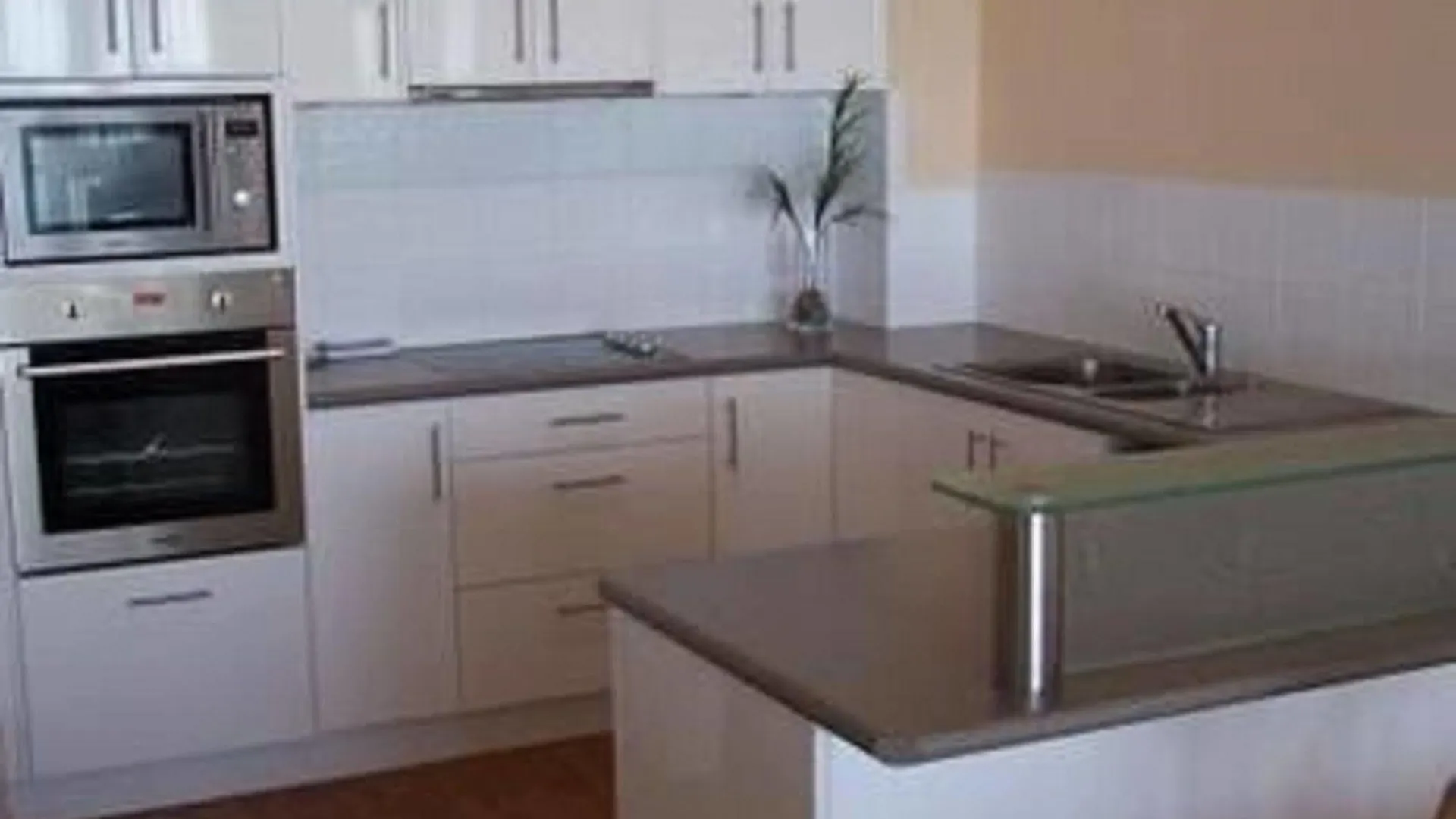 Aparthotel Pacific Surf Absolute Beachfront Apartments Gold Coast