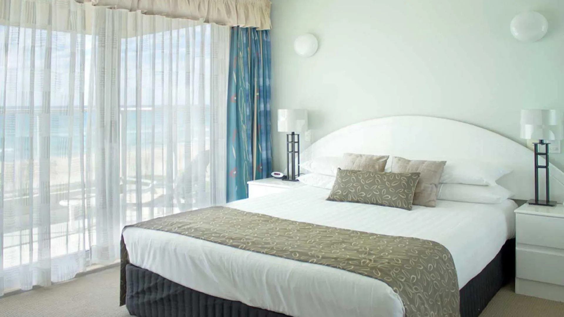 Pacific Surf Absolute Beachfront Apartments Gold Coast Aparthotel
