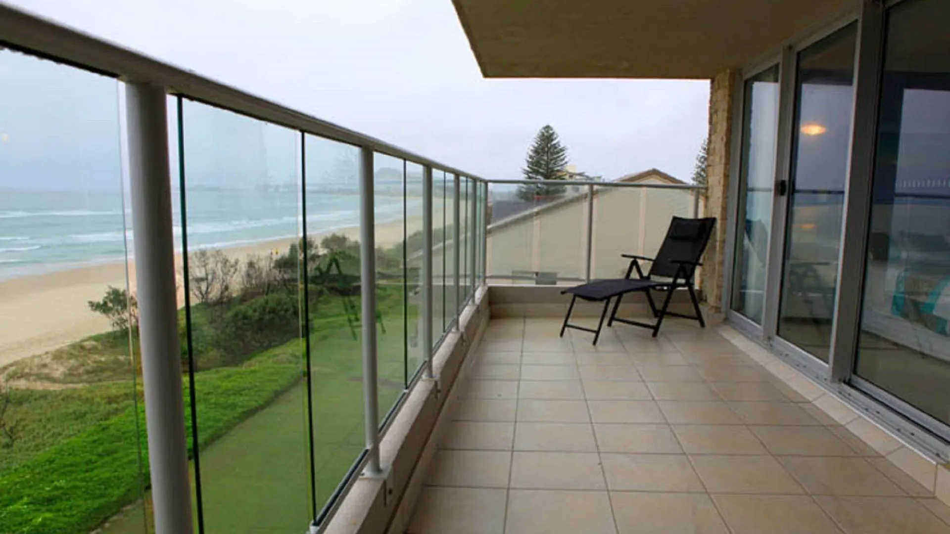 Pacific Surf Absolute Beachfront Apartments Gold Coast